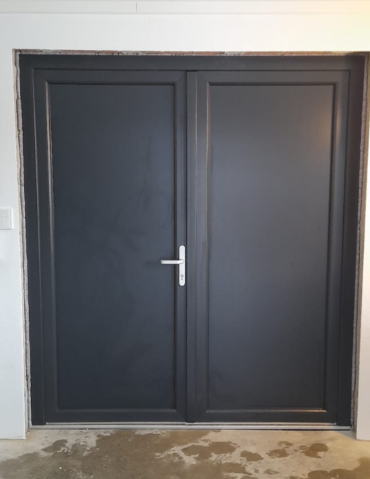 Flügeltor_2flg.-Nebentüre_anthrazitgrau