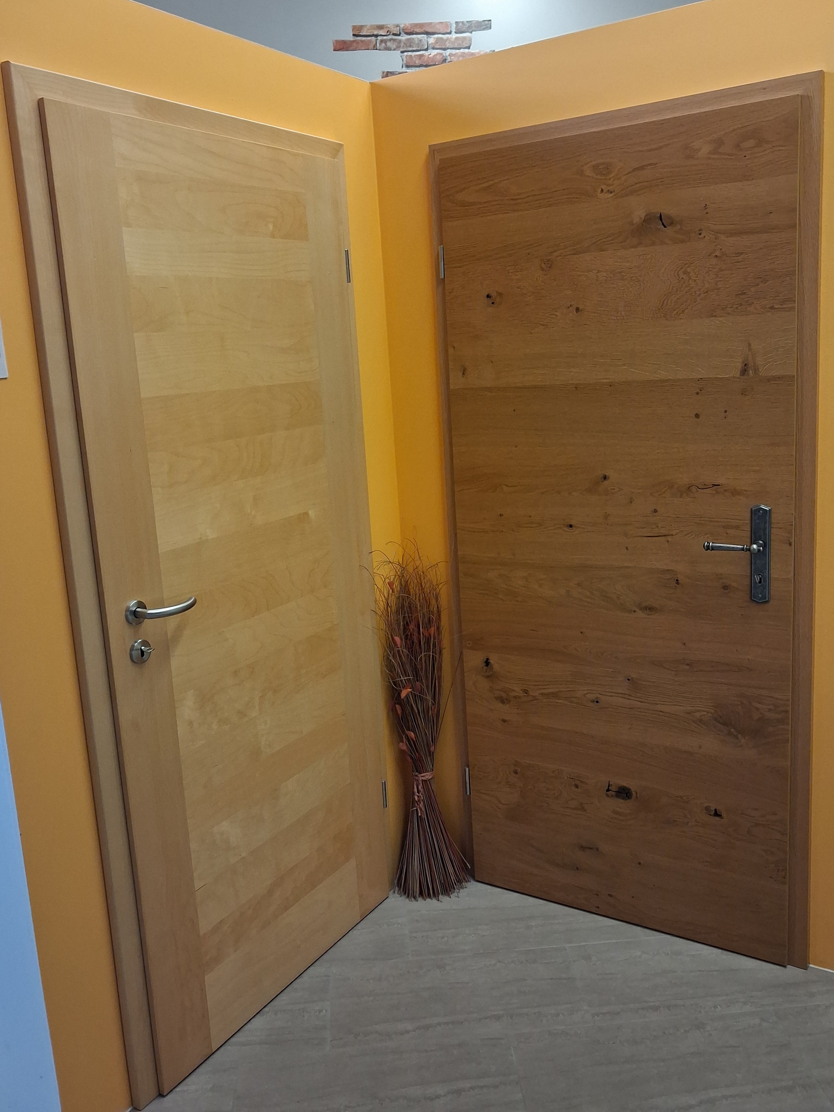 Innentüren_Ausstellung-Birke-u.-Wildeiche