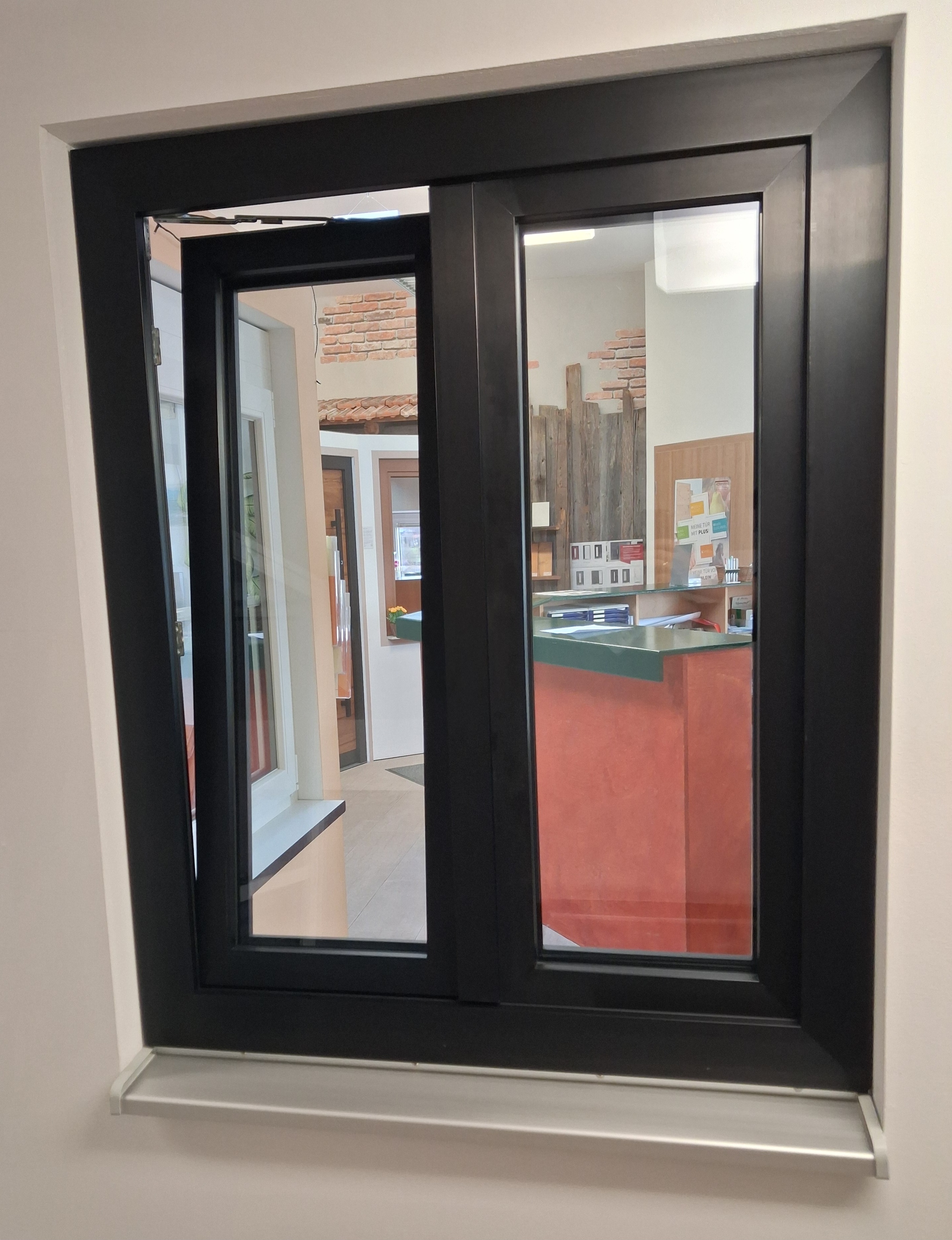 Fenster_Kunststoff_Acrylcolor_schwarz